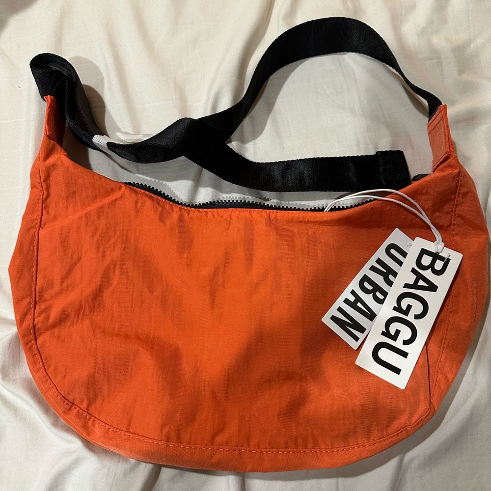 BAGGU Medium Nylon Crescent Bag